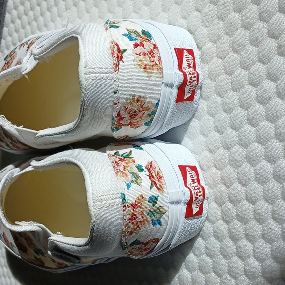 NWOB Custom Vans - Picture 4 of 6